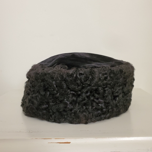 40s 50s Black Persian Lamb & Velvet Cossack Style Pillbox Tilt Hat - Picture 7 of 16